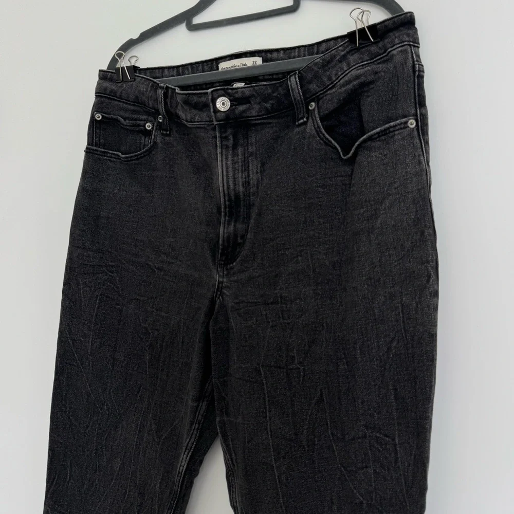 Abercrombie & Fitch Curve The Mom High Rise Jeans in a Black Faded‎ Acid Wash 14